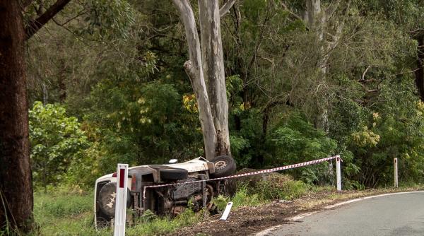 un viceprimar beat la volan a intrat cu masina pe contrasens s a izbit de un cap de pod apoi s a rasturnat