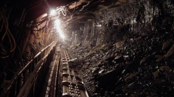 zeci de mineri blocati in subteran dupa un incident in canada