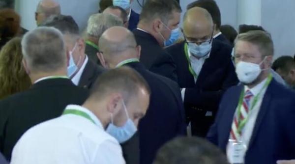 hunor barna a gresit cand l a depasit pe dreapta pe colegul ciolos intre original si fake omul alege originalul