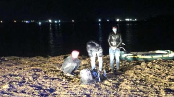 zece persoane au incercat sa treaca ilegal fluviul dunarea video