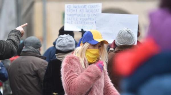 adevarul despre omul sanatos care protesteaza acum in piata victoriei si piata universitatii impotriva vaccinului covid 19