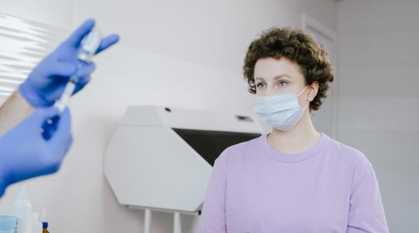 covid 19 director biontech spune ca ar putea fi nevoie de un alt vaccin la anul