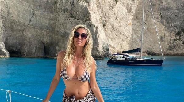 andreea banica avertizata mi au spus ca trebuie sa port sutien non stop si cand dorm