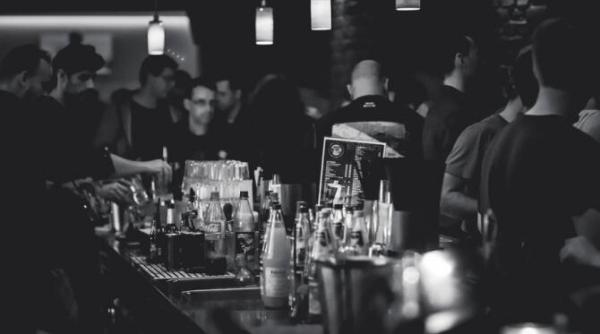 in italia se redeschid cluburile de noapte se intra doar cu pasaport verde