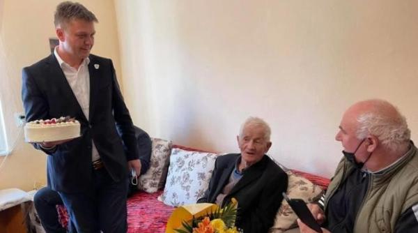 ioan jurca a implinit 100 de ani povestea impresionanta a eroului de razboi din abrud