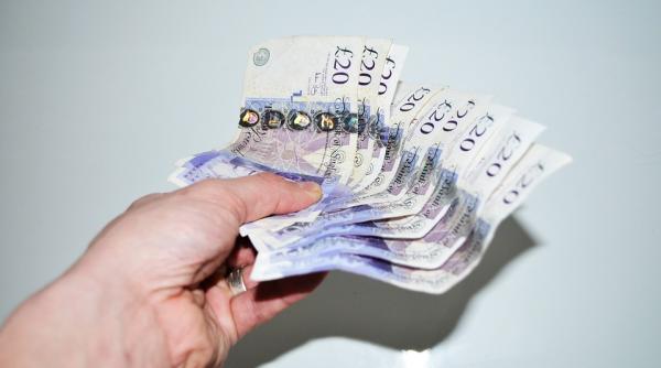 o femeie inselata cu 60 000 de lire sterline ce metoda au folosit escrocii din a