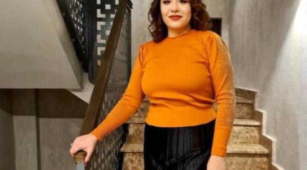 oana roman pe masa de operatie sunt pregatita o taietura foarte mare si urata