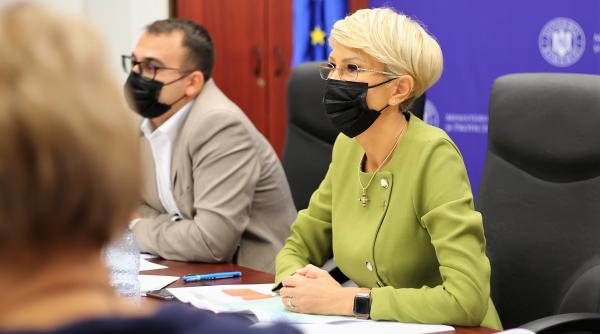 protest la ministerul muncii raluca turcan provocata sa traiasca cu salariul minim