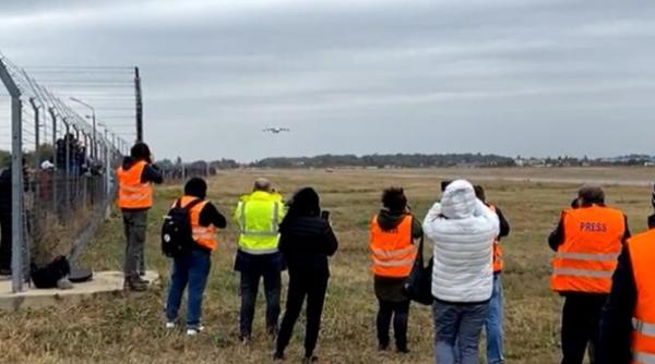 cel mai mare avion din lume a aterizat la bucuresti video
