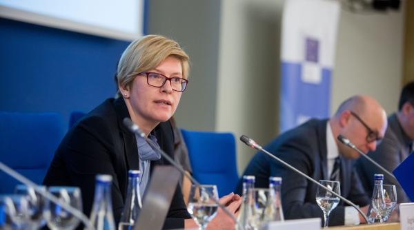 guvernul lituaniei vrea sa acorde cate 100 de euro tuturor varstnicilor care se vaccineaza anti covid 19