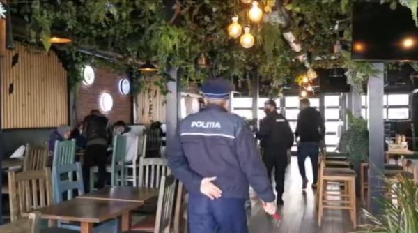 ce a patit o constanteanca dupa ce a prezentat certificatul de vaccinare al altcuiva intr o cafenea video