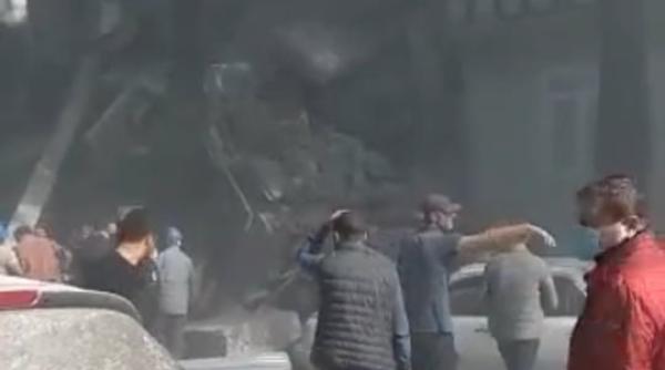 video un bloc din georgia s a prabusit din senin au fost gasiti doar 3 supravietuitori