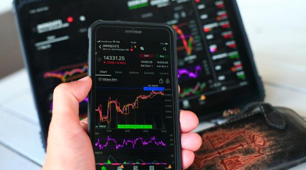 actiunile din nasdaq100 sub media ultimelor 200 de zile ce urmeaza in economie