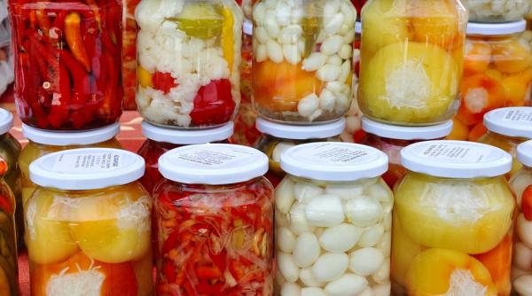 ce trebuie sa faci sa nu se inegreasca in borcan conopida pusa la murat este foarte simplu