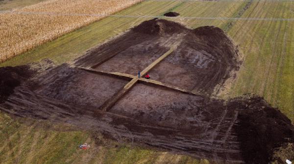 prahova un turn din epoca bronzului in care era inmormantat un copil este cercetat de arheologi si specialisti