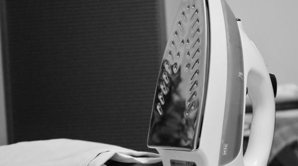 cum cureti talpa fierului de calcat truc cu bicarbonat de sodiu si otet