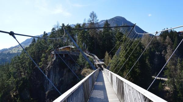 moarte tragica pentru mama a trei copii voia sa faca bungee jumping dar a sarit fara sa stie ca nu avea coarda asigurata