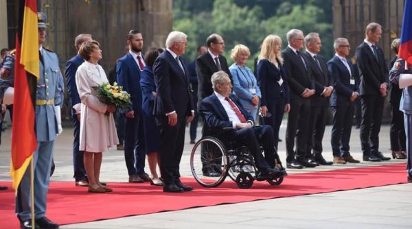 senatorii cehi vor sa l deposedeze de puteri pe presedintele milo zeman acesta are mari probleme de sanatate