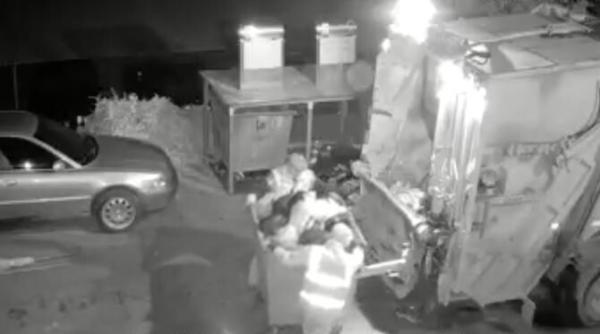 video incredibil munti de gunoaie dupa ce oamenii au aruncat langa containerul gol a fost de ajuns primul sac