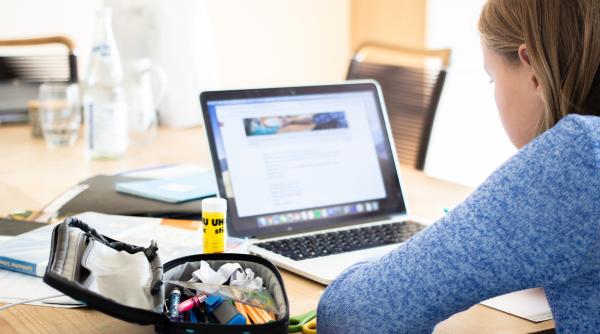 scoala online doar pentru copiii cu probleme de covid 19 parintii revoltati