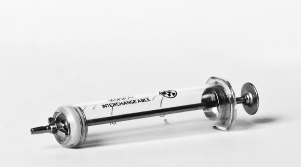 injectii fara ace si practic nedureroase inventate de cercetatorii din olanda