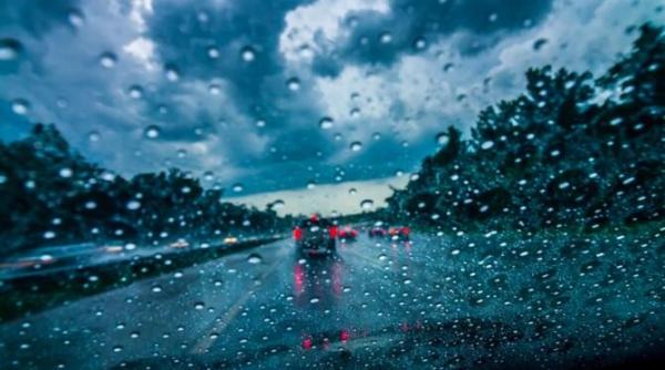 reguli esentiale pentru sofatul pe timp de ploaie  titi aur  riscul este mai mare  deci trebuie sa luam masuri suplimentare