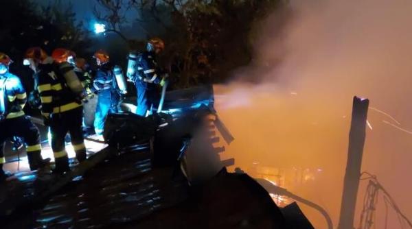 incendiu intr un bloc din targoviste 15 persoane evacuate
