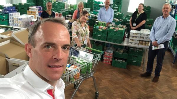 ministrul britanic al justitiei vrea sa impiedice cedo sa i dea ordine