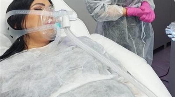 adriana bahmuteanu cu masca de oxigen imaginea pentru care a fost blestemata de la cei care au murit din cauza unora ca tine care indobitocesc oamenii