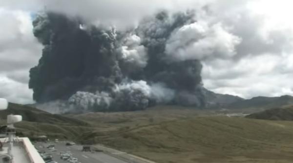 japonia vulcanul de pe muntele aso a inceput sa erupa miercuri dimineata video