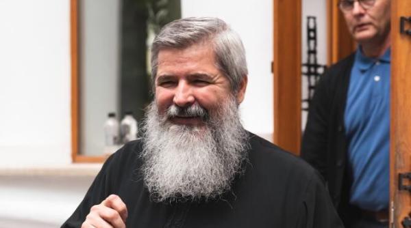 parintele vasile ioana nu mai avem stat care sa ocroteasca cetatenii tu stai sa te certi rusine celor care se preocupa cu altceva decat cu salvarea vietii romanilor