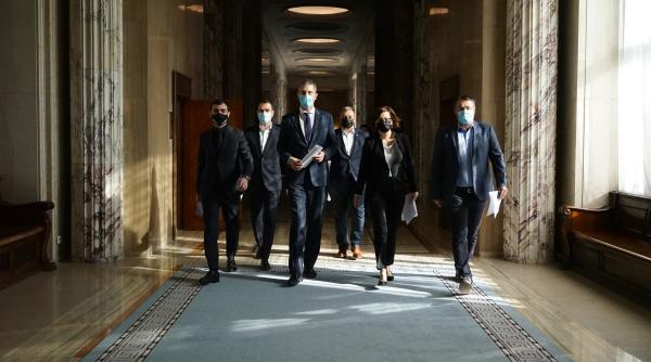 reactia usr dupa ce iohannis le a spus crizatori