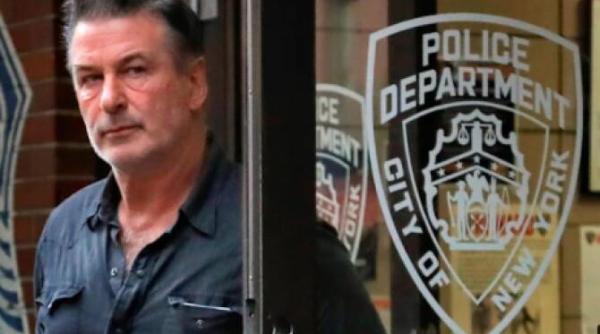 sua un mort si un ranit pe platoul de filmare a unui western cu alec baldwin