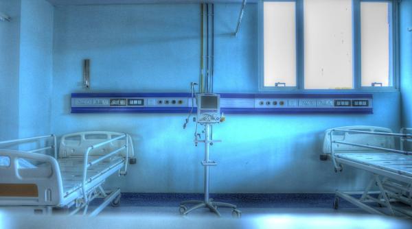 un tanar a murit din cauza covid la spitalul din pitesti chiar in ziua in care sotia lui a nascut