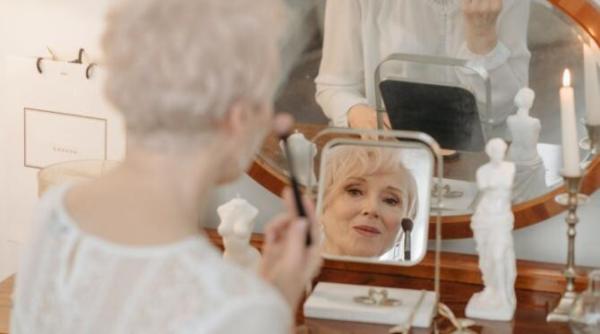 voropchievici nu acceptati sa stea cineva in spatele vostru cand va uitati in oglinda