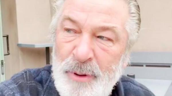 alec baldwin si ar anula proiectele si s ar retrage din viata publica dupa ce a ucis o accidental pe halyna hutchins