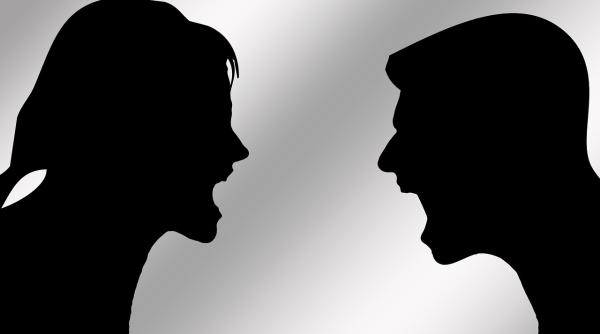 un barbat arestat la domiciliu a cerut transferul in inchisoare pe motiv ca nu mai poate trai in casa cu sotia