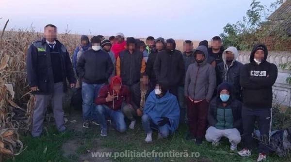 26 de cetateni din pakistan bangladesh si india ascunsi in lanul de porumb descoperiti de politia de frontiera