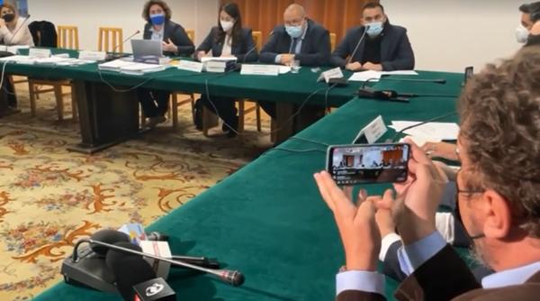 certificatul verde miza celor de la aur ipoteza de ce s au opus atat de tare