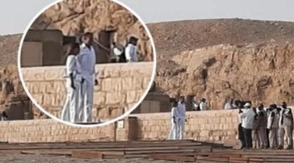 bogdan chirieac ironie dupa ce klaus iohannis s a pozat la piramide daca e foarte frig in timisoara te uiti la aceste fotografii