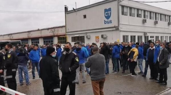 protest spontan la compania de transport public din constanta angajatii nemultumiti de nivelul salariilor