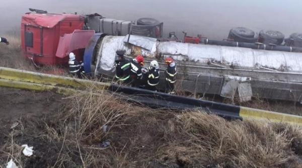 cisterna incarcata cu hidroxid de sodiu  rasturnata in judetul olt  substanta este periculoasa  trafic blocat pe dn6