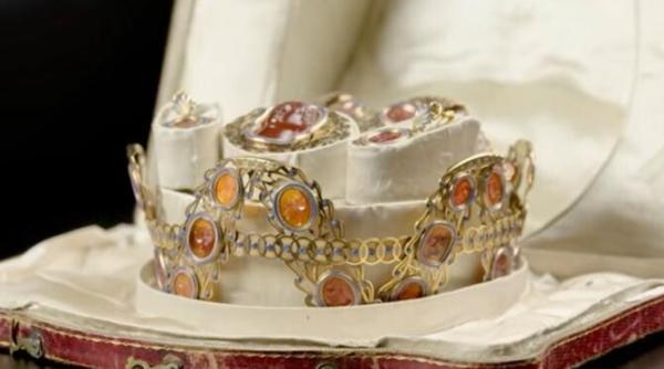 doua tiare ale imparatesei josephine bonaparte sunt de vanzare