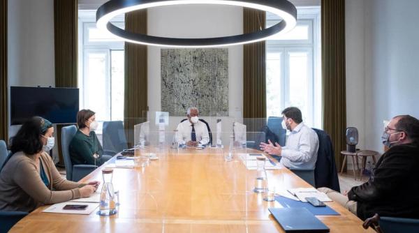 presedintele portugaliei a convocat alegeri anticipate dupa ce bugetul guvernului minoritar a fost respins de parlament