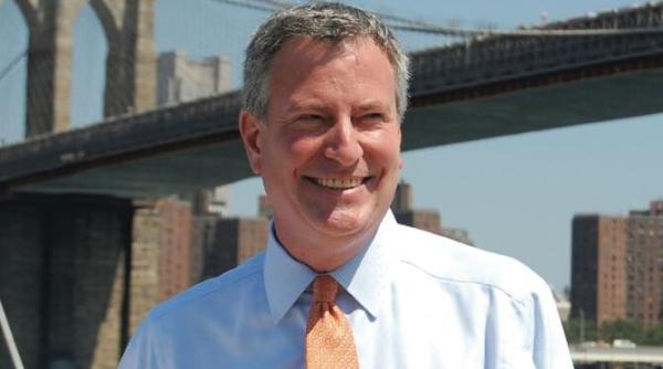 primarul din new york ofera cate 100 de dolari copiilor care se vaccineaza poti cumpara o multime de bomboane