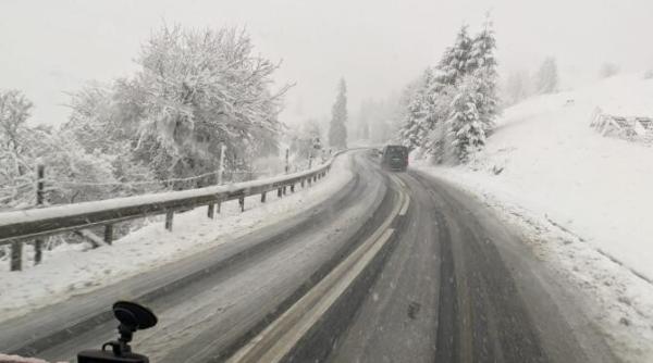 atentie soferi ninge abundent in judetul harghita drumarii actioneaza pe sosele video