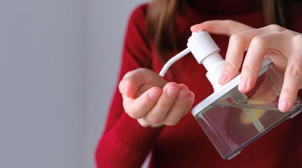 ce a patit narcisa iorga cand a incercat sa obtina aviz pentru dezinfectanti  l a durut in cot  doamna  poate ca n ati amestecat bine in oala