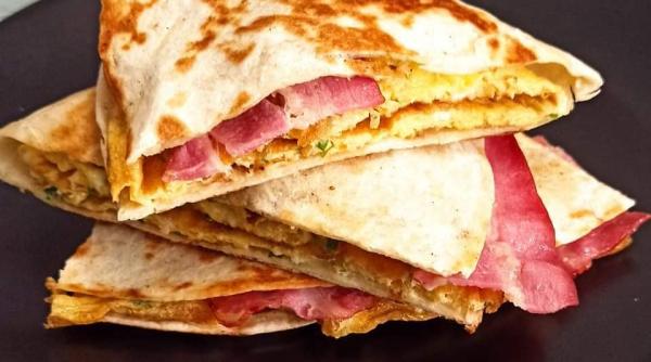 omleta taraneasca in lipie iese pufoasa suculenta si se prepara usor reteta