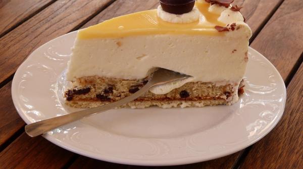 prajitura simpla cu lapte oua si smantana cat de usor se prepara