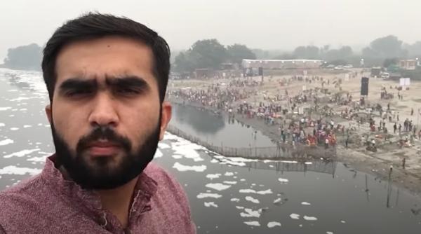 spuma toxica a acoperit un rau sacru din india insa hindusii se scalda in el ca sa se purifice video